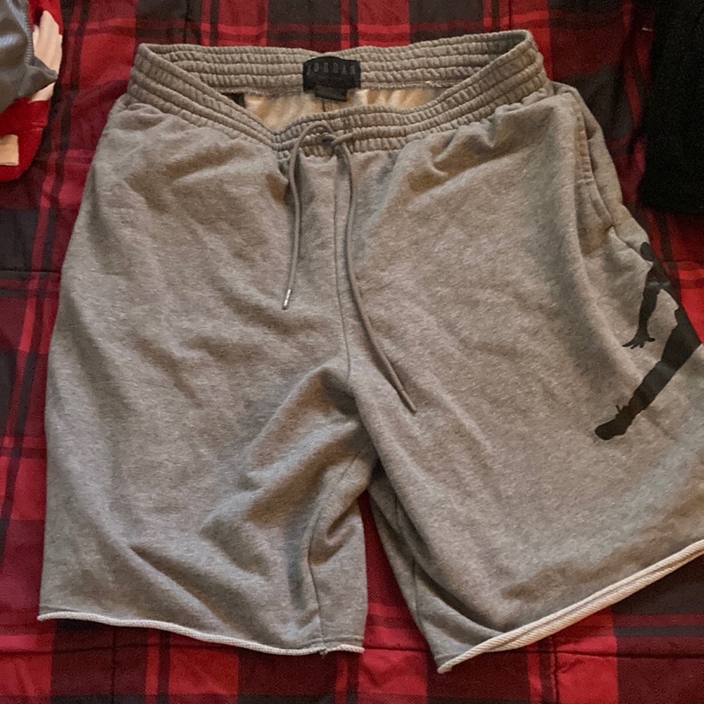 Only worn about 4-5 times XL mens fleece Jordan shorts